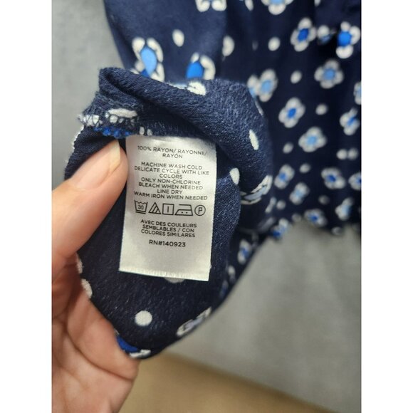 Loft Womens Navy Floral Blouse L Short Sleeve 100% Rayon - Picture 4 of 5